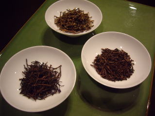 「文山包種茶」「六安茶」「正山小種」の「茎茶」の写真